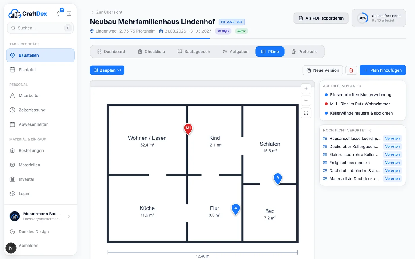 Bauplan mit markierten Mängeln und Aufgaben